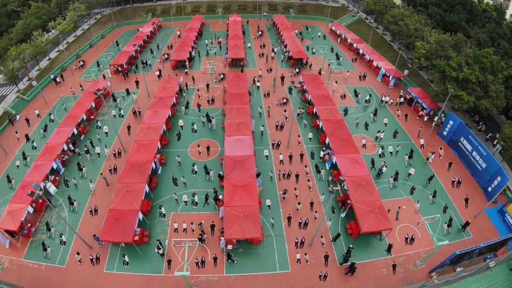 协会与深职院联合举办2023届毕业生大型招聘会